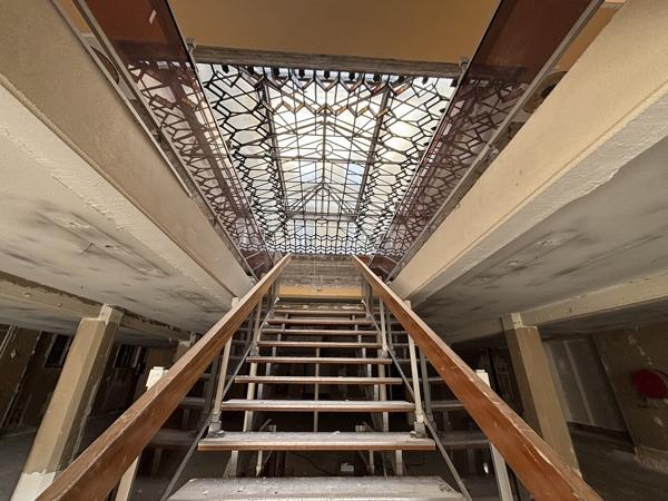 LOCAL COMMERCIAL HYPER CENTRE  / PLACE ROYALE