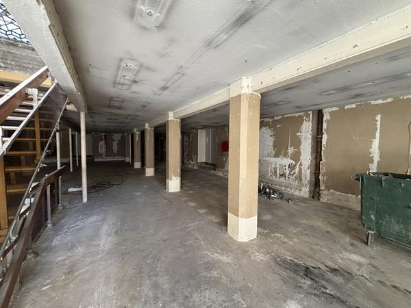 LOCAL COMMERCIAL HYPER CENTRE  / PLACE ROYALE