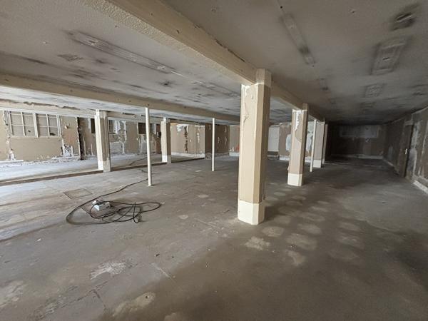 LOCAL COMMERCIAL HYPER CENTRE  / PLACE ROYALE