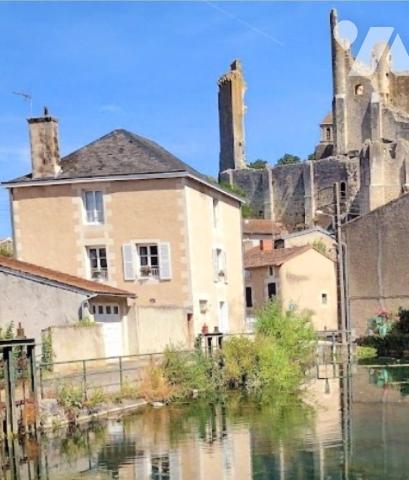 Rare à Chauvigny, maison de ville non mitoyenne offrant tous les avantages d'une maison familia...