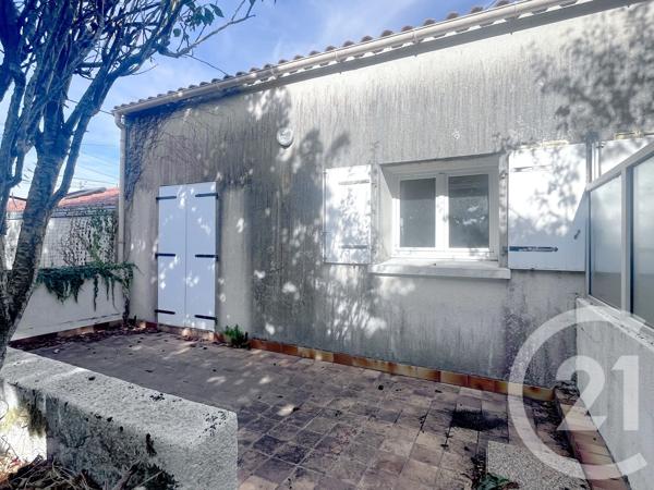 Maison à vendre  4 pièces - 74,44 m 2   LE FENOUILLER  - 85