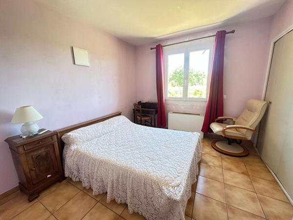 À vendre : Maison familiale avec piscine, jardin et vue imprenable à La Tour-d'Aigues