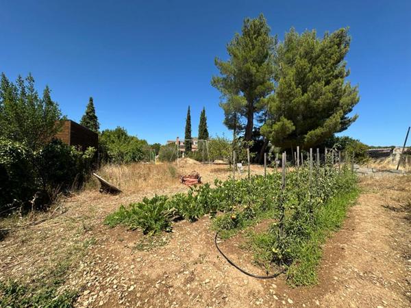À vendre : Maison familiale avec piscine, jardin et vue imprenable à La Tour-d'Aigues