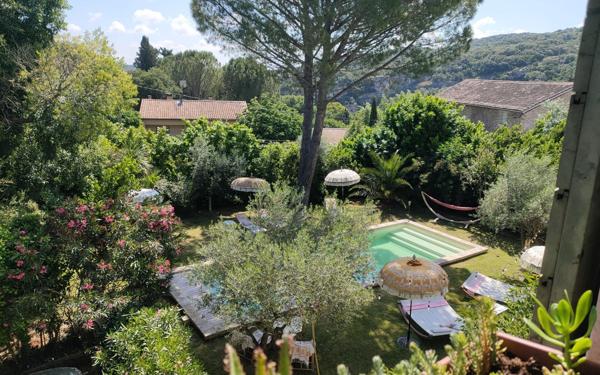 Maison à vendre    10 pièces •  Uzès