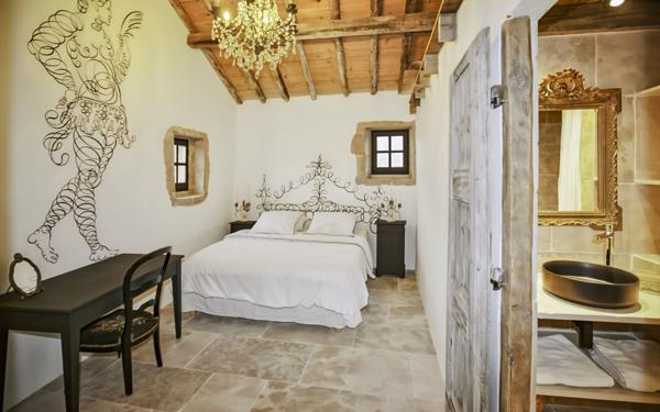 Maison à vendre    10 pièces •  Uzès