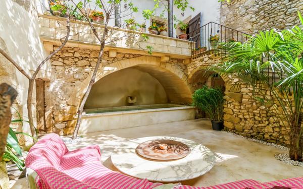 Maison à vendre    10 pièces •  Uzès