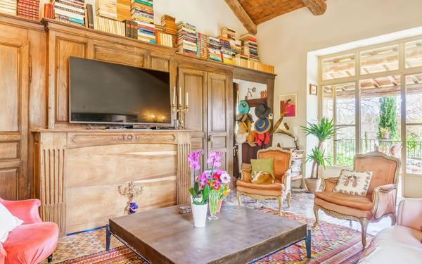 Maison à vendre    10 pièces •  Uzès