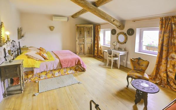 Maison à vendre    10 pièces •  Uzès