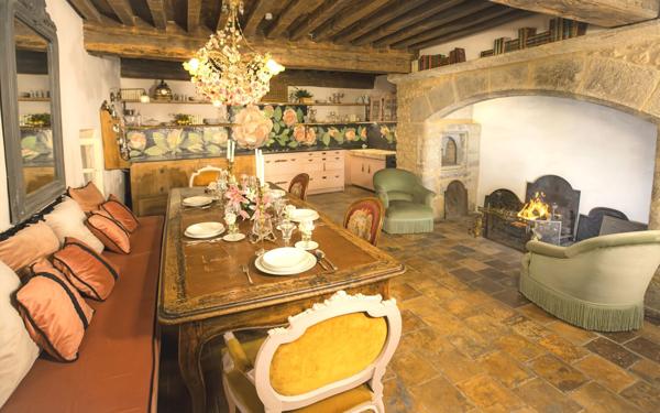 Maison à vendre    10 pièces •  Uzès