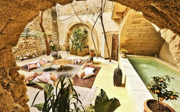 Maison à vendre    10 pièces •  Uzès