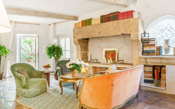 Maison à vendre    10 pièces •  Uzès