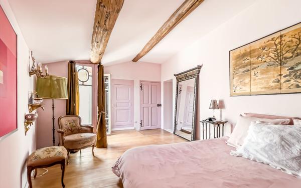 Maison à vendre    10 pièces •  Uzès