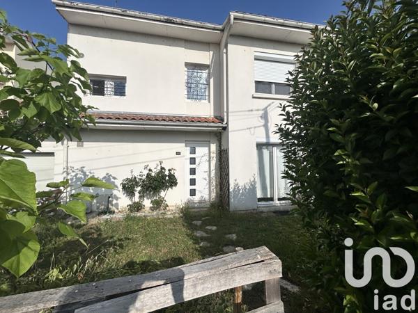 Maison 4 pièces de 79 m² à Saint-Médard-de-Guizières (33230)