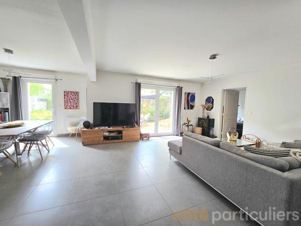 Vente
                Appartement99,32 m² - 4 Pièces -
                    TOURS (37000)