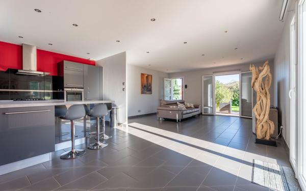 Maison à vendre    5 pièces • 122,97 m2 Lozanne