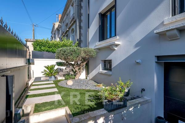 Maison de ville 235 m² avec piscine chauffée et ascenseur privé