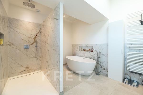 Maison de ville 235 m² avec piscine chauffée et ascenseur privé