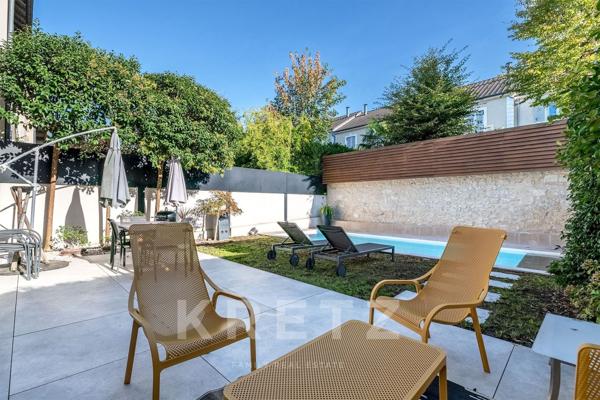 Maison de ville 235 m² avec piscine chauffée et ascenseur privé
