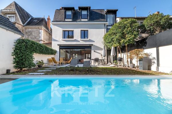 Maison de ville 235 m² avec piscine chauffée et ascenseur privé