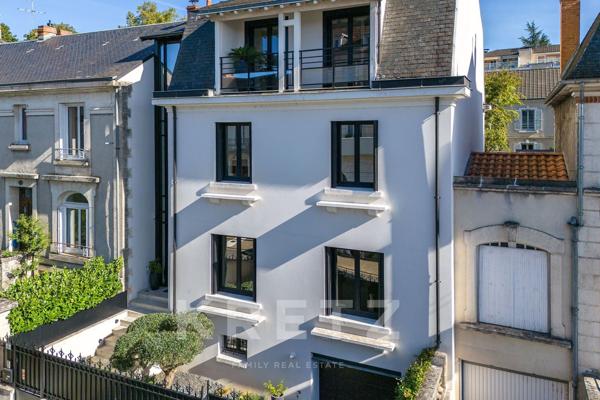 Maison de ville 235 m² avec piscine chauffée et ascenseur privé