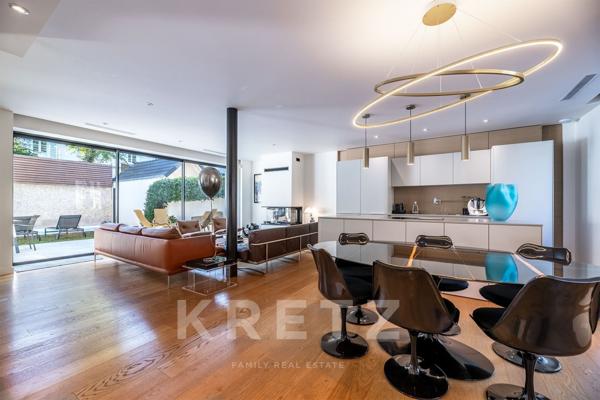 Maison de ville 235 m² avec piscine chauffée et ascenseur privé