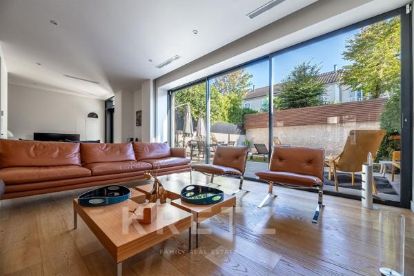 Maison de ville 235 m² avec piscine chauffée et ascenseur privé