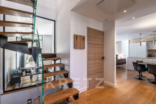 Maison de ville 235 m² avec piscine chauffée et ascenseur privé