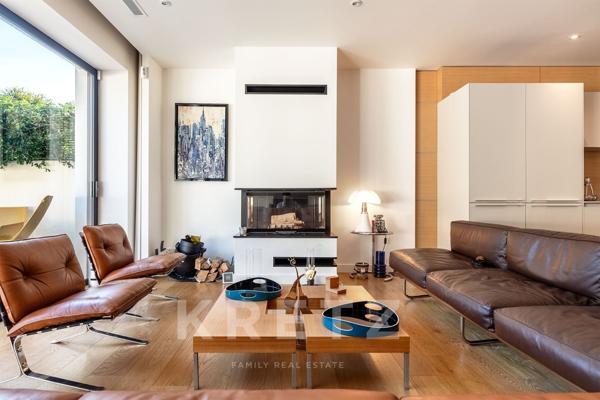 Maison de ville 235 m² avec piscine chauffée et ascenseur privé