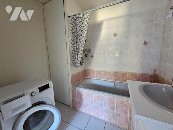 A VENDRE - ROUEN - ACCÈS IMMÉDIAT TEOR

Dans un immeuble comprenant 3 étages sans ascenseur, ...