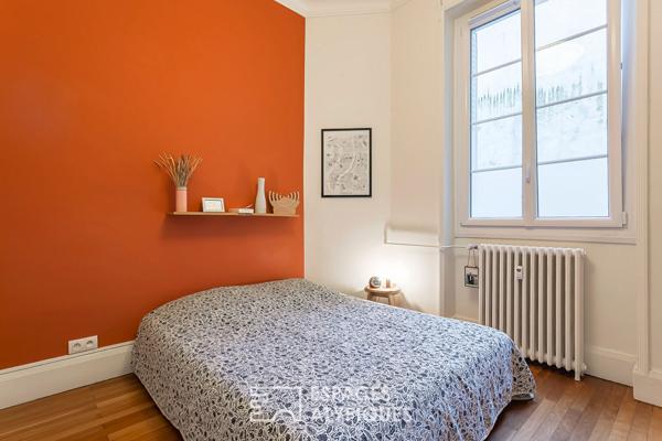 Ancien rénové à deux pas du métro