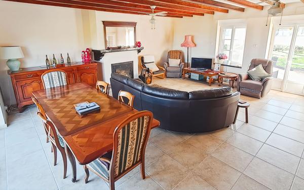 Maison à vendre    5 pièces • 165 m2 Rougé