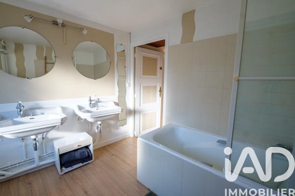 Maison à vendre 8 pièces 215 m² Courgent