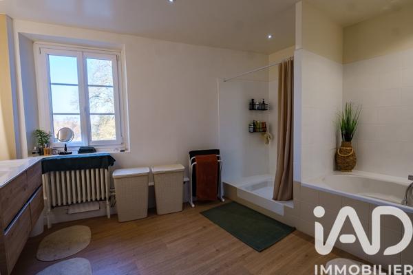 Maison à vendre 8 pièces 215 m² Courgent