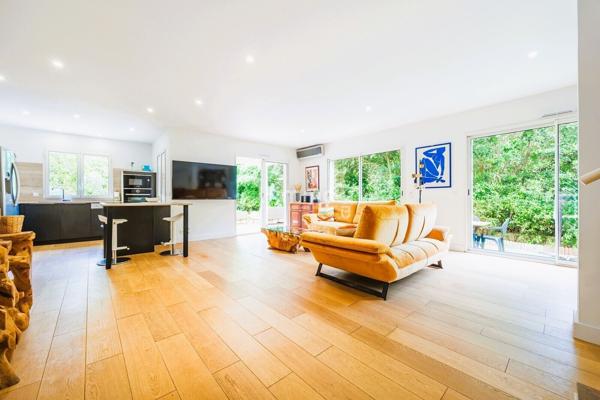 13012 / Maison / Piscine / Jardin / Garage
