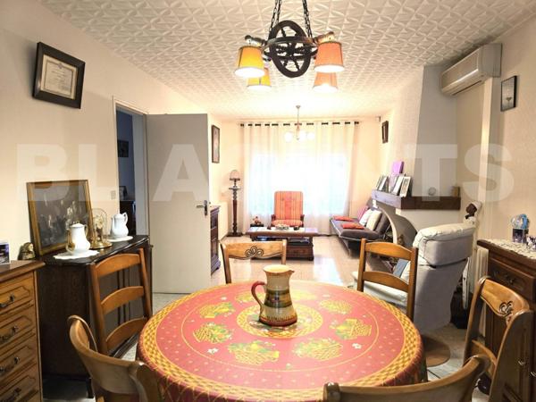 Maison sur sous-sol enterré avec jardin clôturé – Centre-ville et commodités