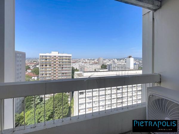T3 au 15° étage avec terrasse de 11m²