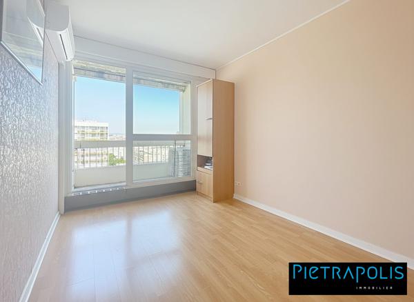 T3 au 15° étage avec terrasse de 11m²