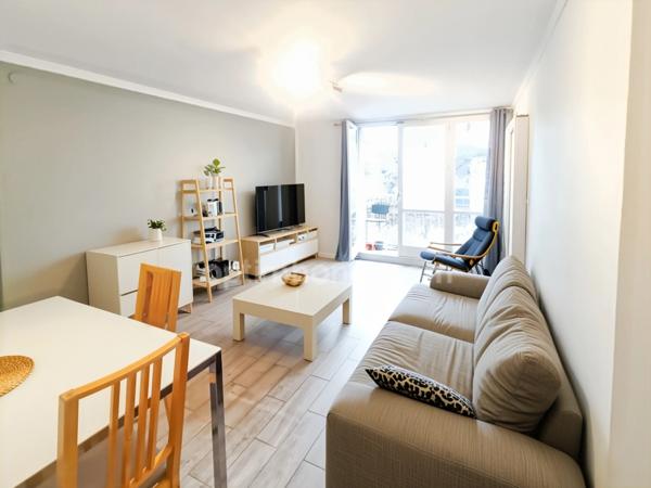 SAINT PRIEST Centre (69) à vendre Appartement T4 rénové, 3 chambres