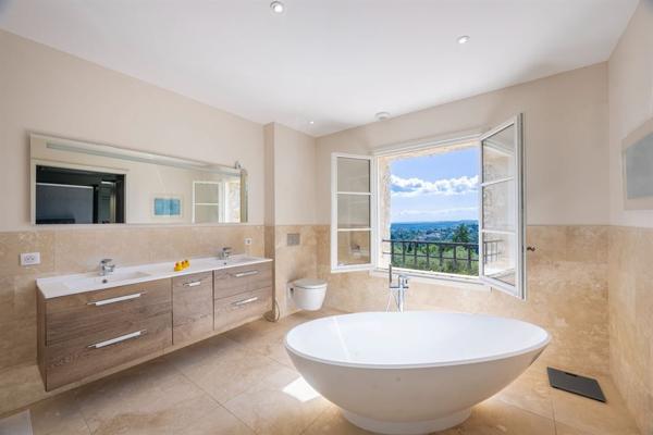 Vente Villa de luxe Tourrettes 8 Pièces 327 m²