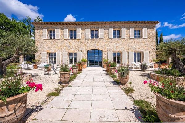 Vente Villa de luxe Tourrettes 8 Pièces 327 m²