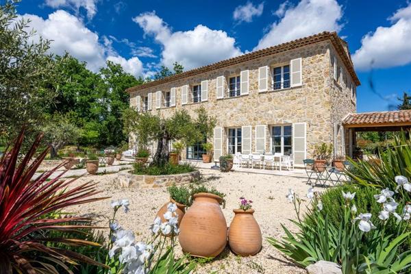 Vente Villa de luxe Tourrettes 8 Pièces 327 m²