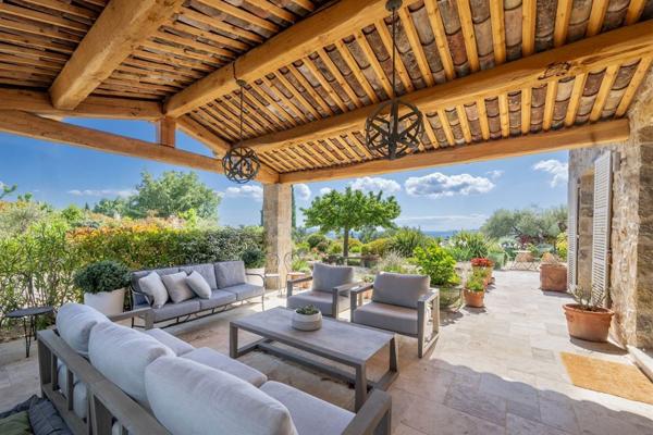 Vente Villa de luxe Tourrettes 8 Pièces 327 m²
