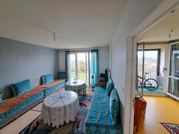 Appartement 52.73m² à rafraîchir avec vue dégagée au calme à LA CHAPELLE SAINT LUC