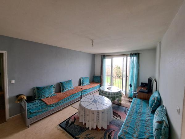 Appartement 52.73m² à rafraîchir avec vue dégagée au calme à LA CHAPELLE SAINT LUC