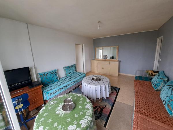 Appartement 52.73m² à rafraîchir avec vue dégagée au calme à LA CHAPELLE SAINT LUC