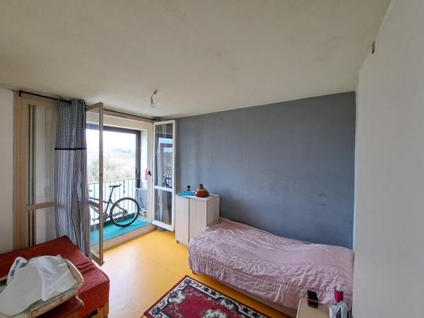 Appartement 52.73m² à rafraîchir avec vue dégagée au calme à LA CHAPELLE SAINT LUC