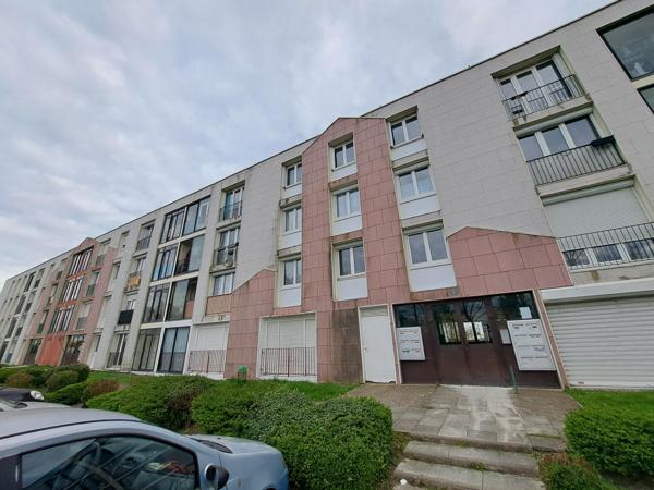 Appartement 52.73m² à rafraîchir avec vue dégagée au calme à LA CHAPELLE SAINT LUC