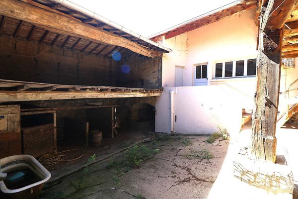 Corps de ferme sur 20 000 m² de terrain