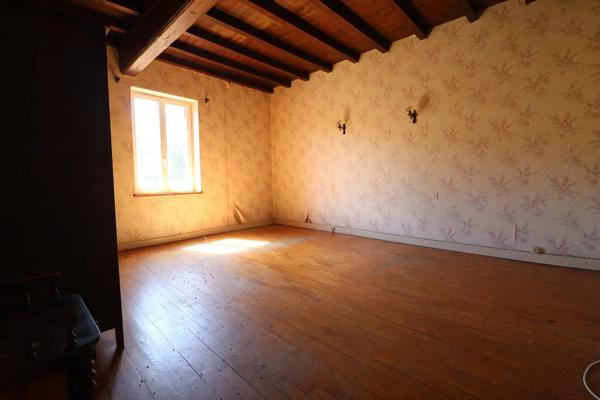 Corps de ferme sur 20 000 m² de terrain