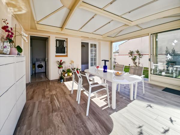 A 200 m de la plage - Maison impeccable avec véranda et garage